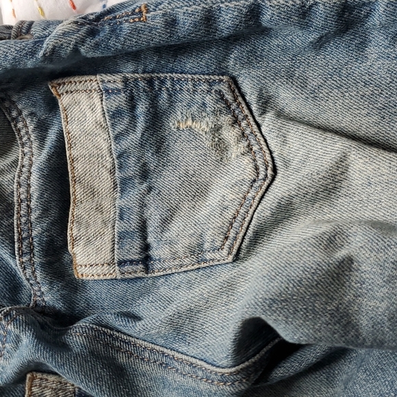 EUC H&M boys distressed jeans size 2-3 yr old - Picture 5 of 8